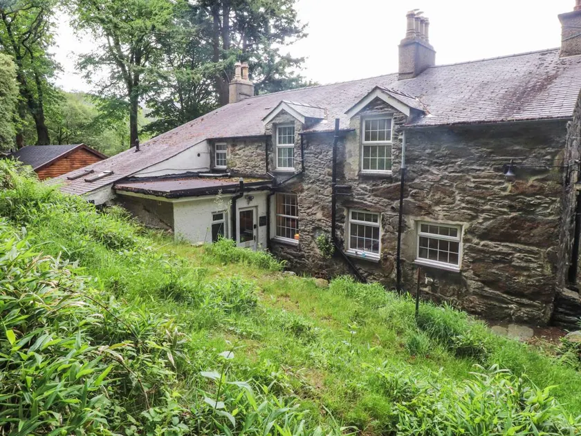 Family-friendly cottage with garden | Pets are welcome - Image 1