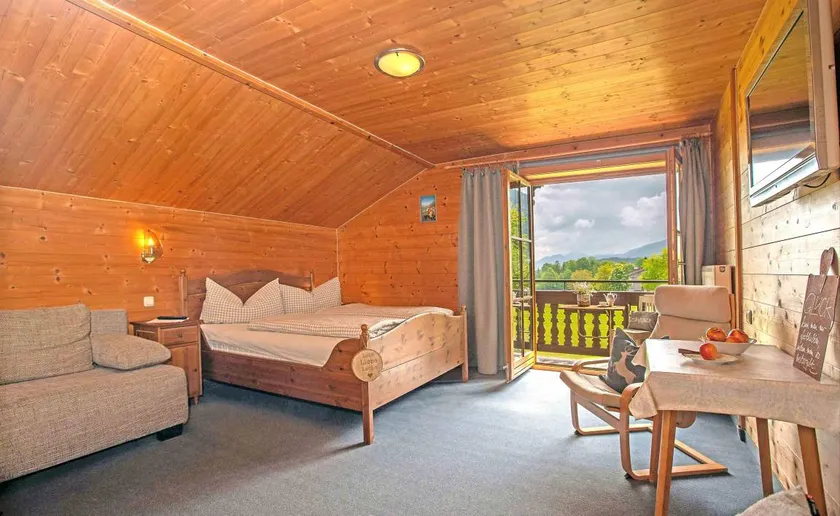 Holiday apartment with garden, BBQ & terrace | Lake view - Image 1