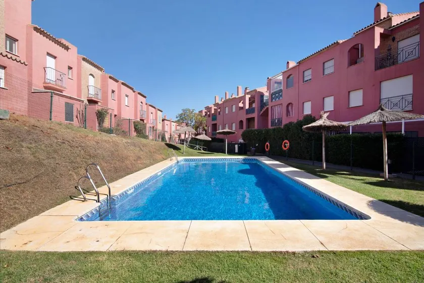 House with pool & terrace - Image 1