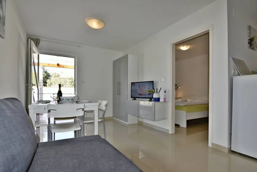 Flat with terrace | Next to the beach - Image 1