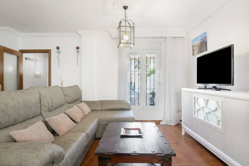 Holiday home with pool, fast internet & terrace | Mountain view - Image 1