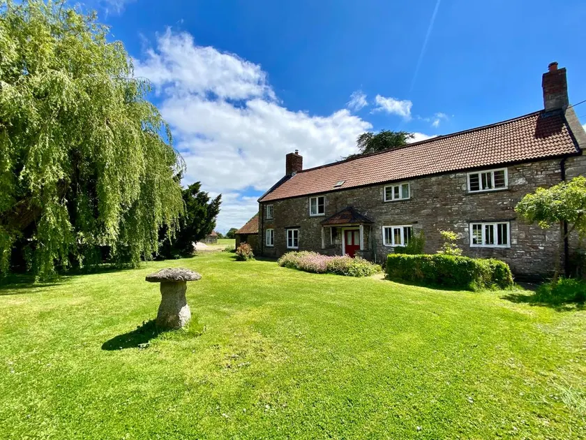 Cottage with garden - Image 1