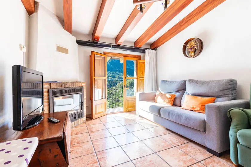 House | Mountain view - Image 1