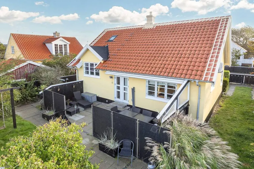 Holiday home with garden, terrace & BBQ - Image 1