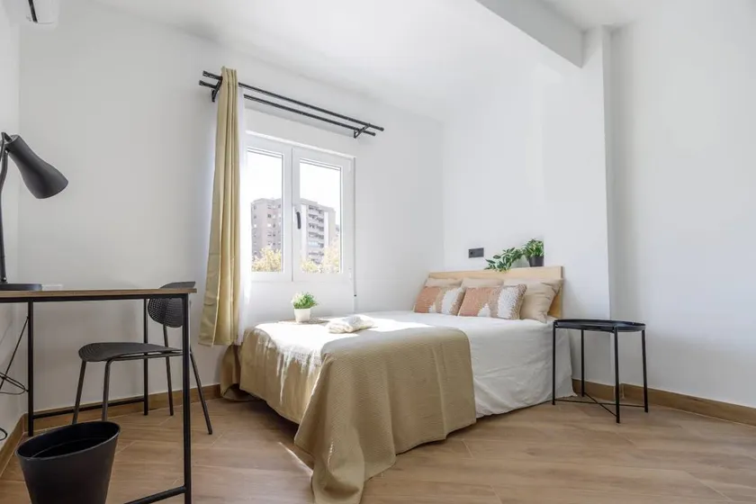 Charming dedicated room - Image 1