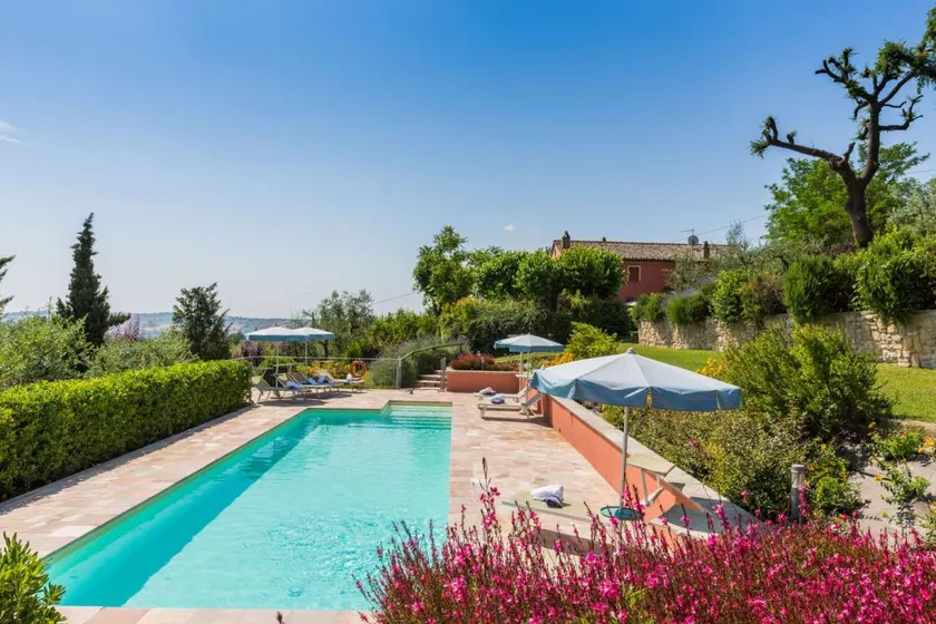 Villa with BBQ, terrace & garden - Image 1
