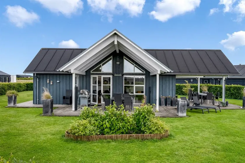 Holiday home with garden, terrace & BBQ - Image 1