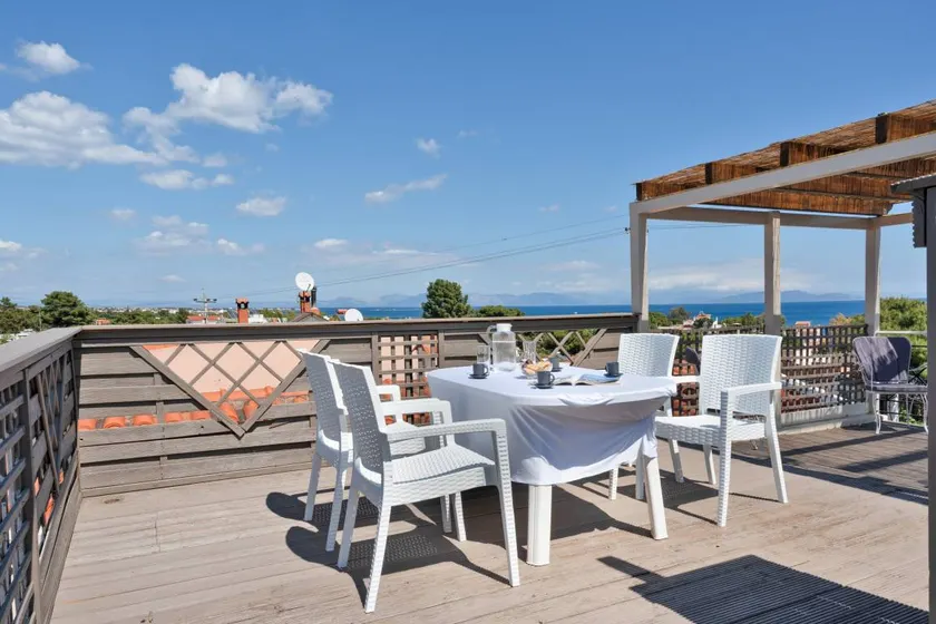 Beach Family House In Artemida – Sea View, Wi-Fi & Air Conditioning - Image 1