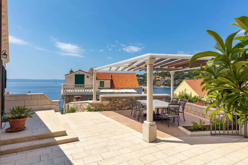 Espaciosa villa con barbacoa, jardín y terraza | Vistas a la ciudad - Image 1