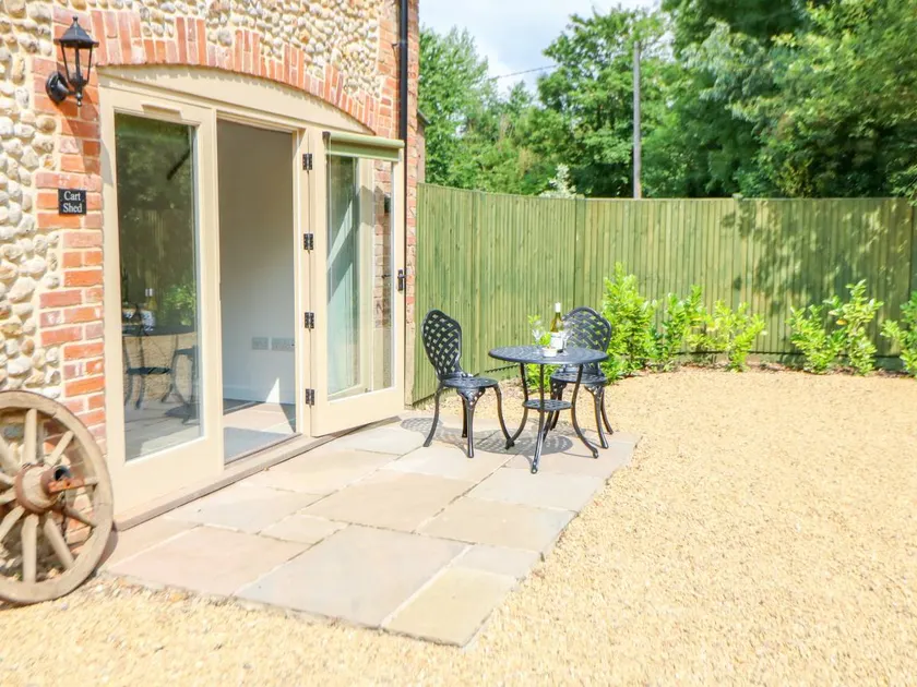 Cottage with garden - Image 1