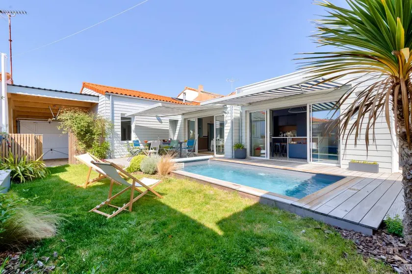 House with private pool, barbecue & garden - Image 1