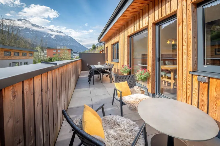Apartment with terrace - Image 1