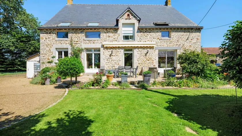 Bed & breakfast with terrace & garden | Garden view - Image 1