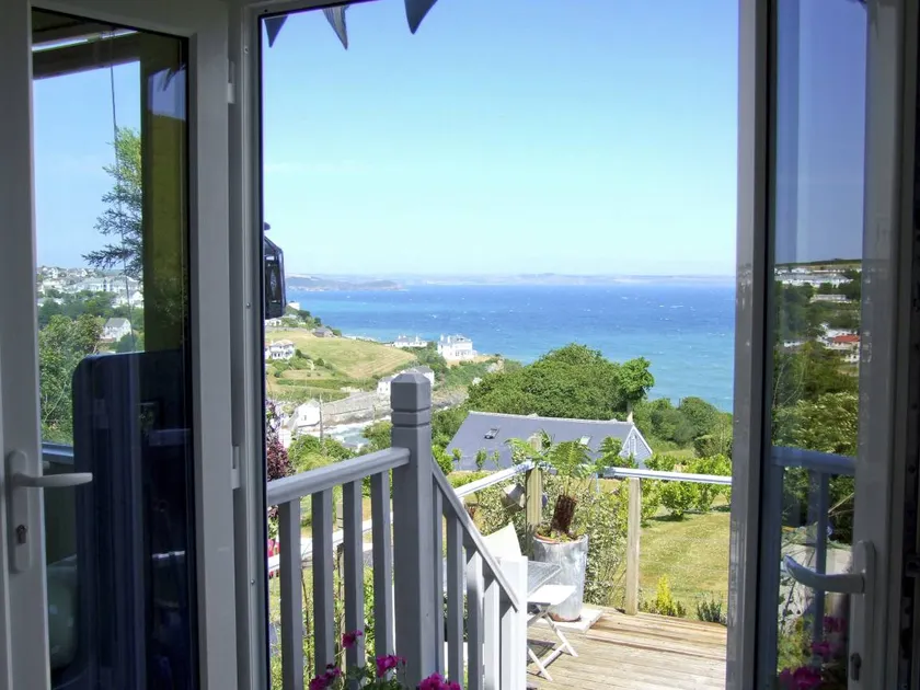 Child-friendly cottage with BBQ & garden | Beach view | Next to the beach | Pet-friendly - Image 1