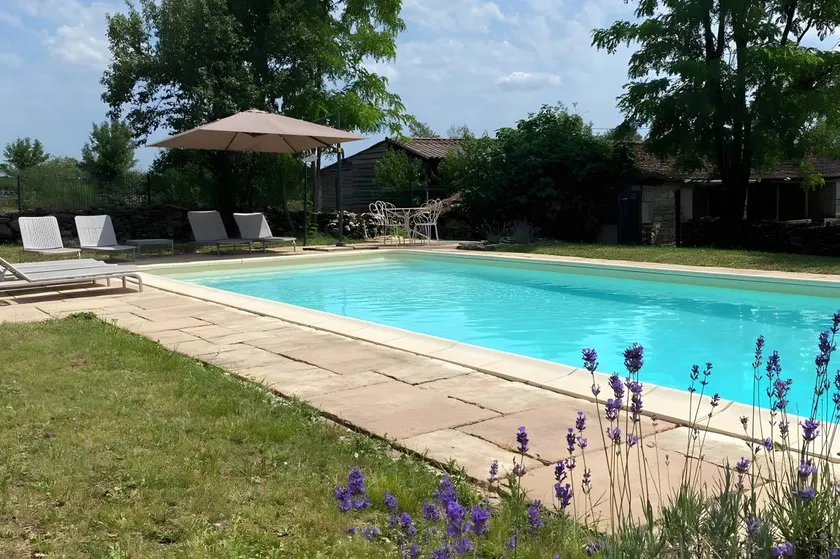 Charming House with Private Pool - Image 1