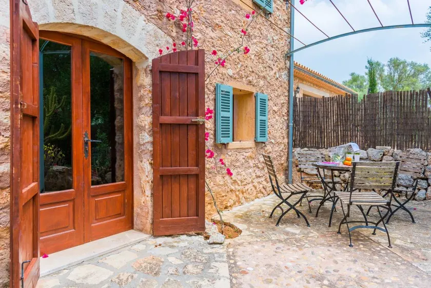 Incantevole casa adatta alle famiglie con piscina, terrazza e barbecue - Image 1