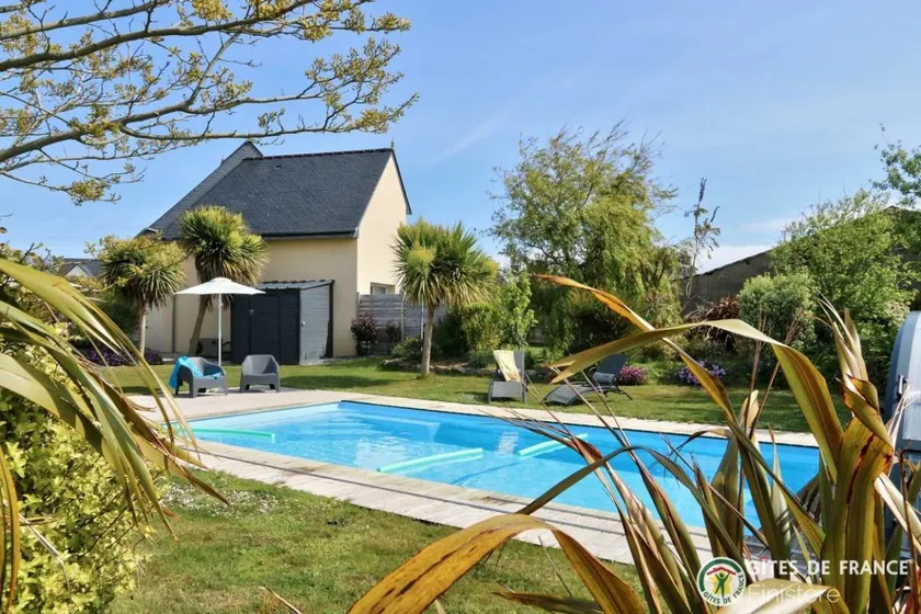 Gite with garden, terrace & heated pool | Sea view - Image 1