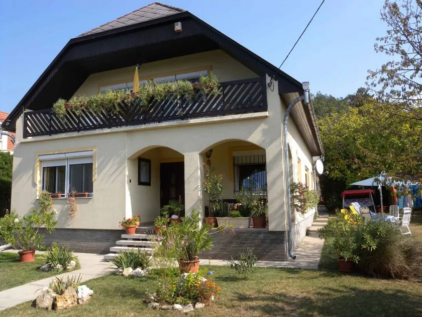 Flat with barbecue, terrace & garden - Image 1