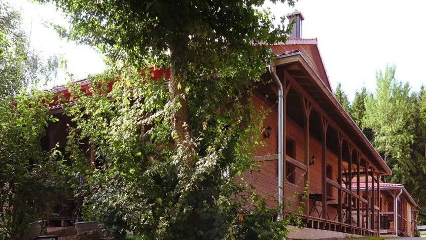 House with terrace, garden & BBQ - Image 1