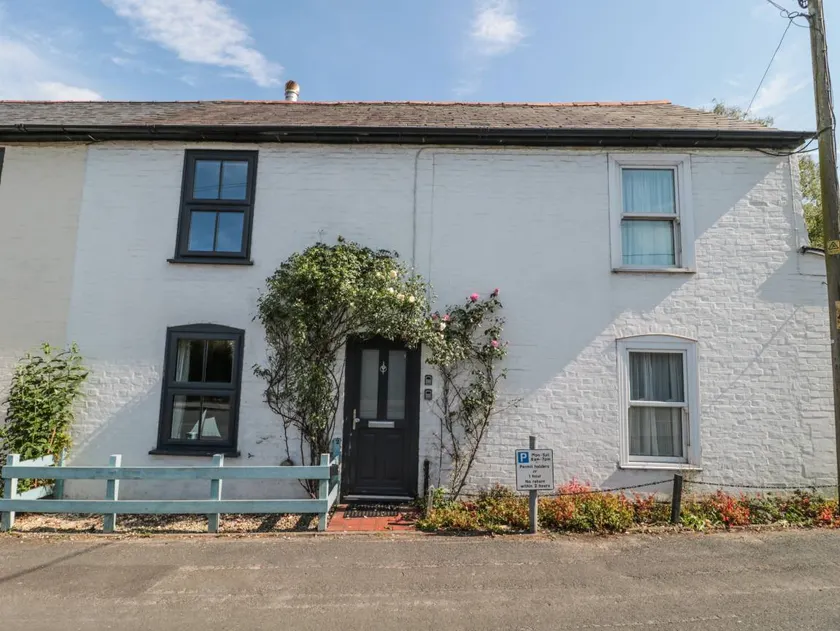 Cottage with garden - Image 1