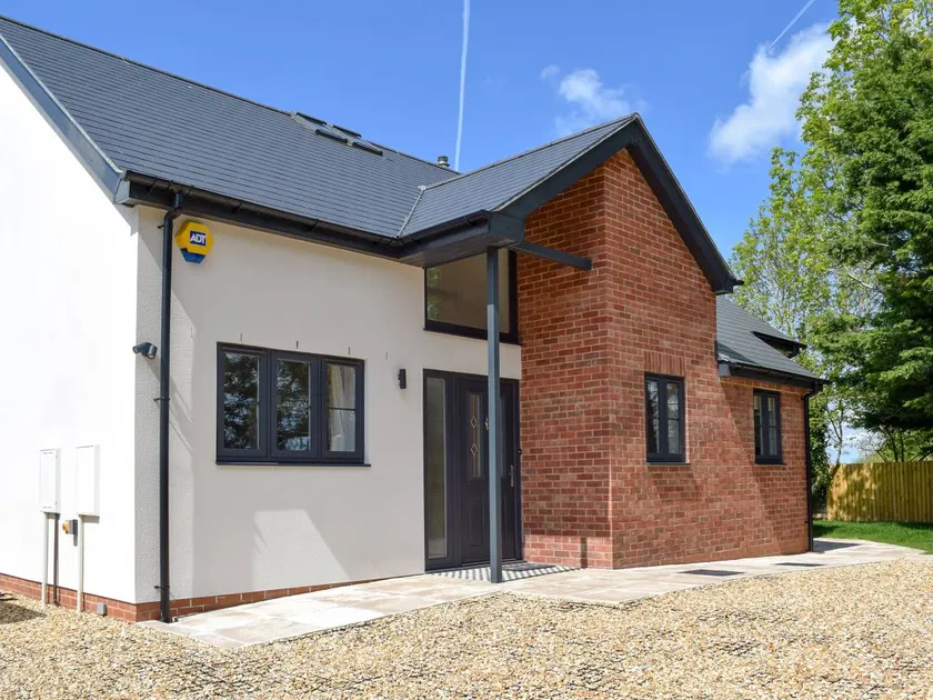 Child-friendly pleasant cottage with barbeque & garden | Pet-friendly - Image 1