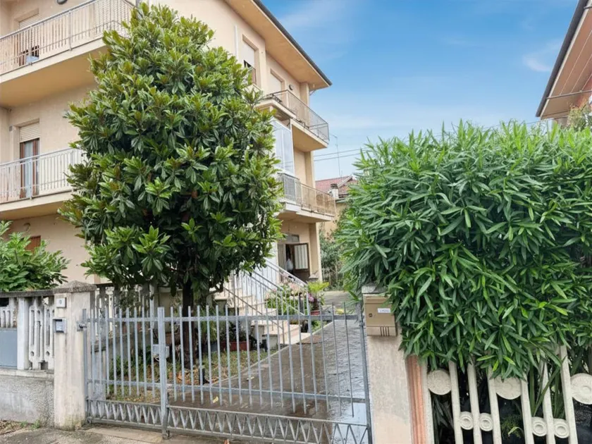Family-oriented nice flat with terrace | City view | Beach nearby | Pet-friendly - Image 1