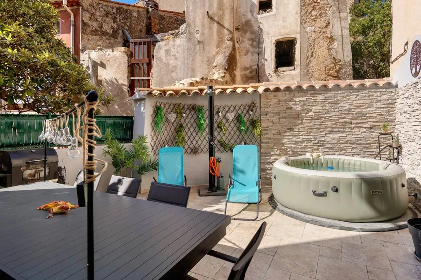 Casa con giardino, terrazza e idromassaggio | Vista sulla città - Image 1
