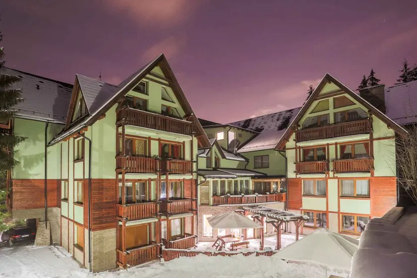 Child-friendly studio with hot tub, terrace & barbeque | Next to the ski | Dogs allowed - Image 1