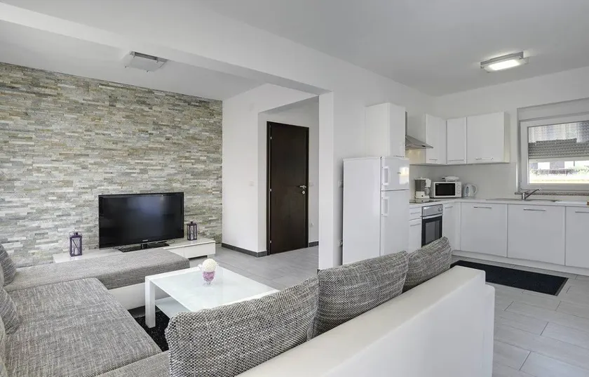 Fully equipped charming house with barbecue, pool & terrace - Image 1
