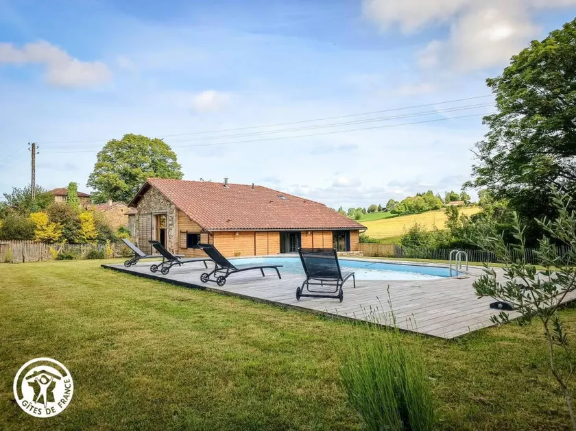 Wonderful gite with garden, terrace & BBQ - Image 1