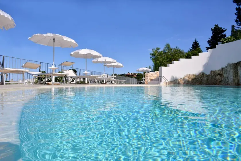 Resort with pool | Sea view - Image 1