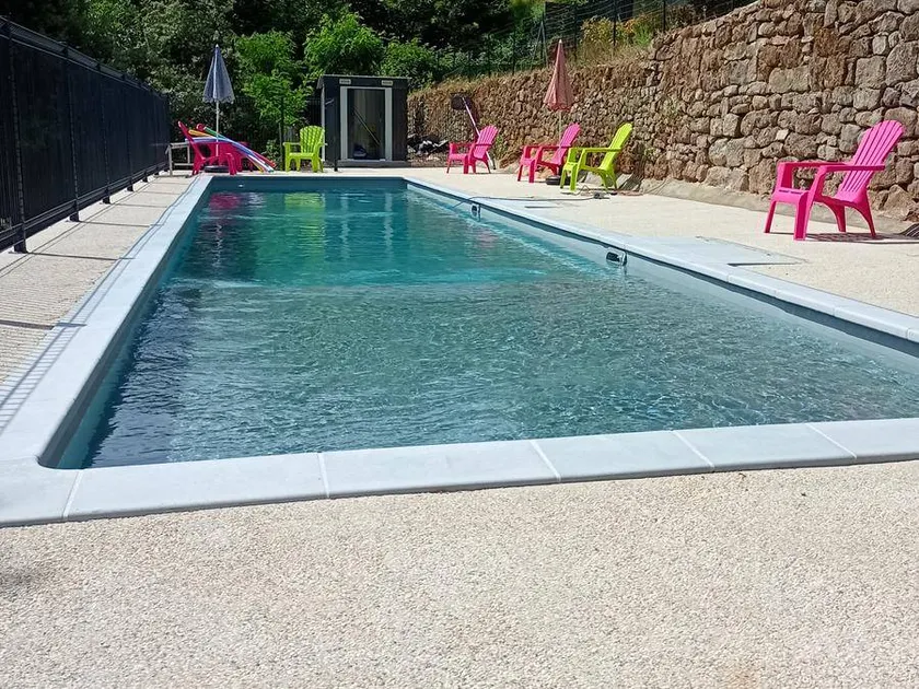 Chalet avec terrasse et piscine - Image 1