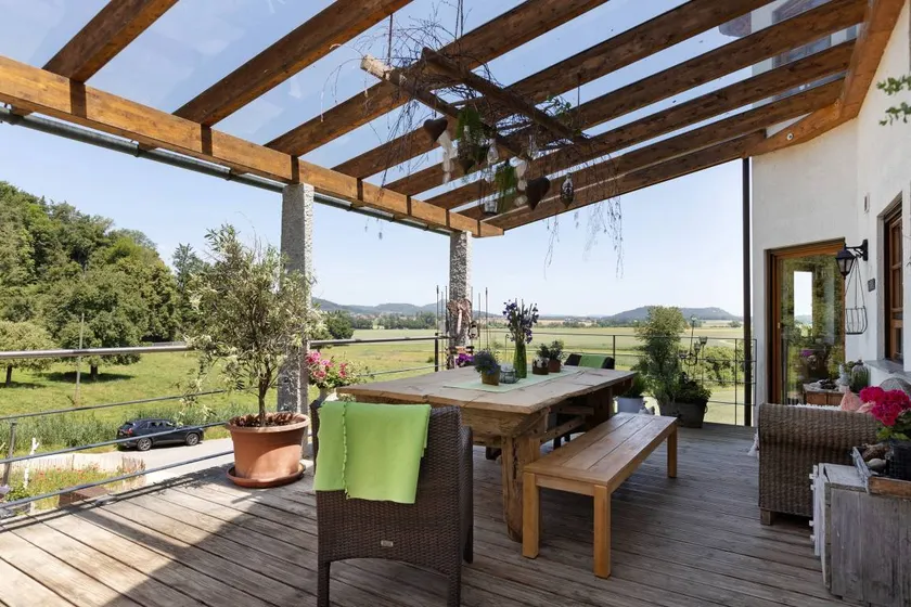 Attraente casa totalmente attrezzata con terrazza e giardino | Vista sulla montagna | Ideale per lavorare da remoto - Image 1