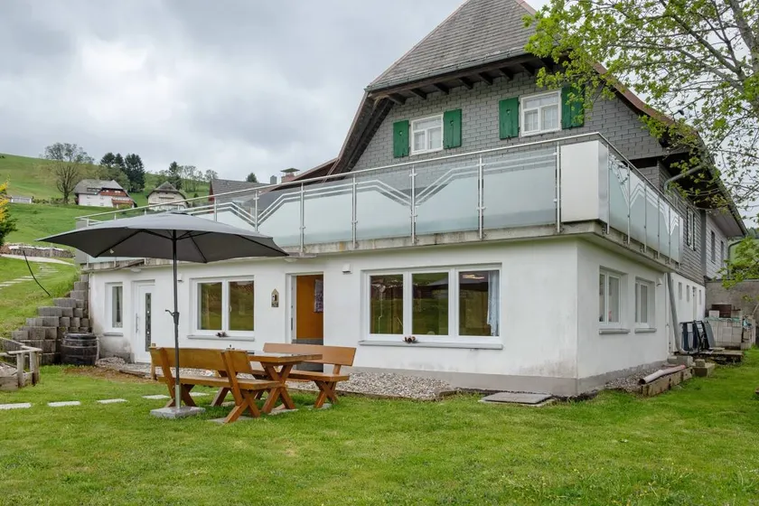 Flat with garden | Mountain view - Image 1