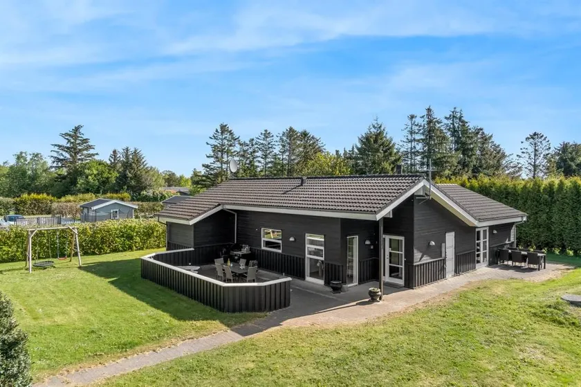 Family-oriented holiday home with terrace, barbeque & private pool | Pet-friendly - Image 1