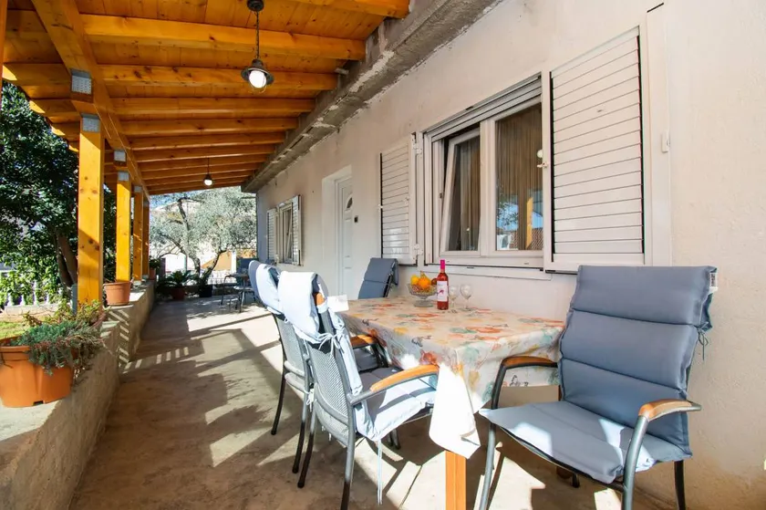 Apartment with garden, terrace & barbeque | Garden view - Image 1