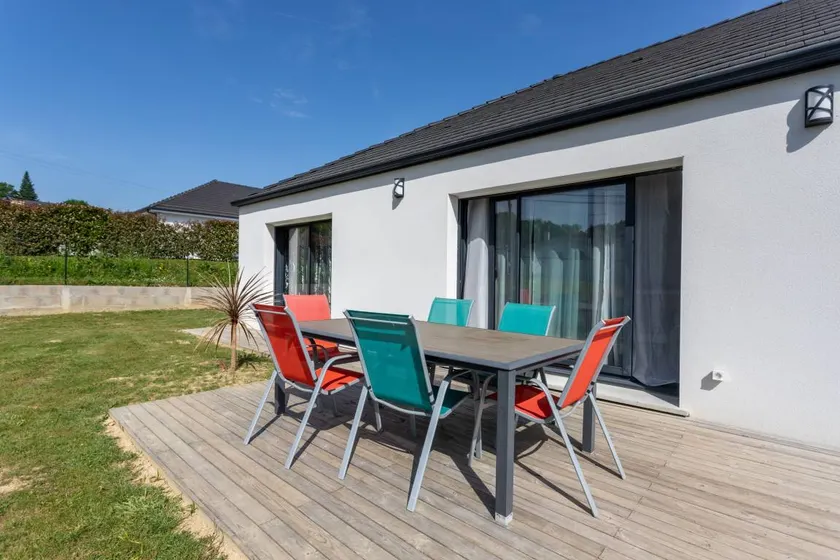 Holiday home with garden, BBQ & terrace | Garden view - Image 1