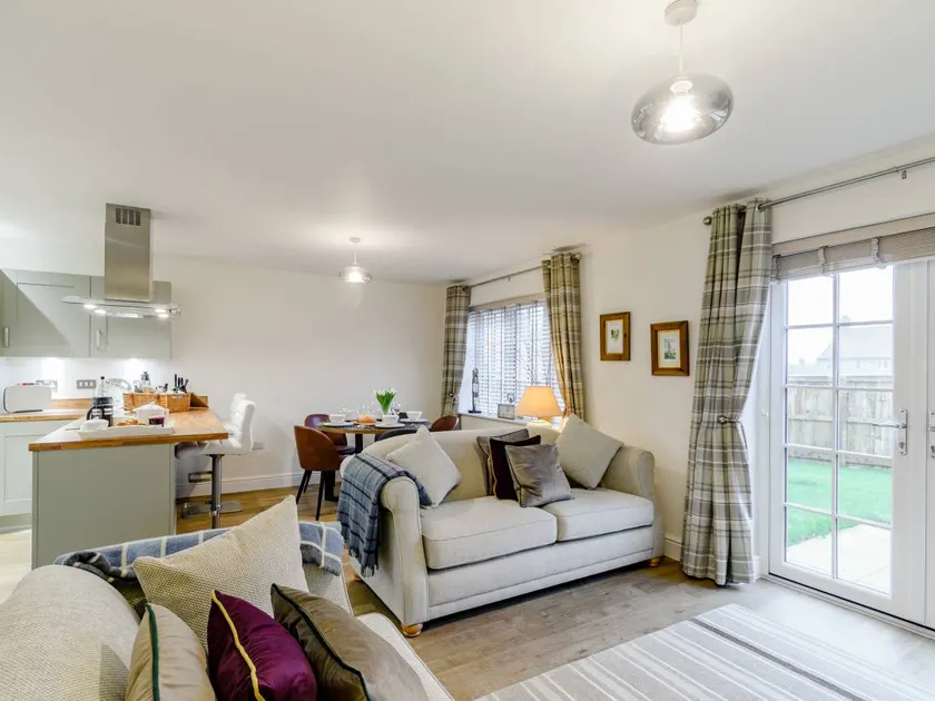 Family-friendly cottage with garden - Image 1