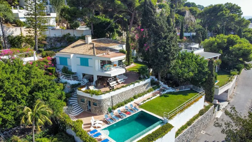 Fully equipped villa with garden, private pool & fast internet | Garden view | Beach nearby - Image 1