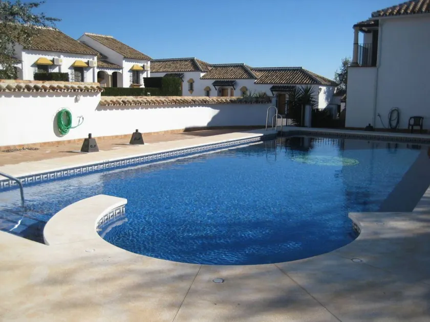 Schönes Ferienhaus mit Pool - Image 1