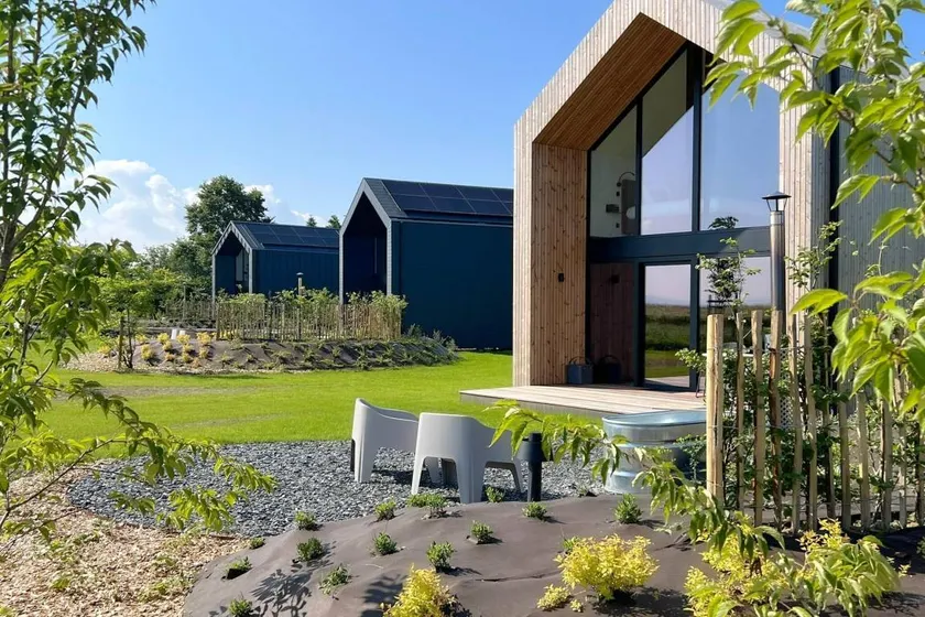 Ferienhaus mit Pool und Garten - Image 1