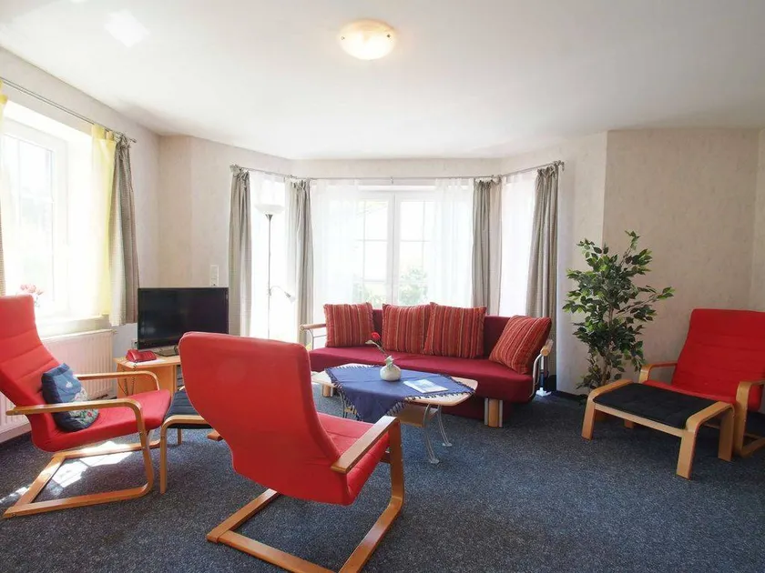 Holiday home with sauna, terrace & heated pool - Image 1