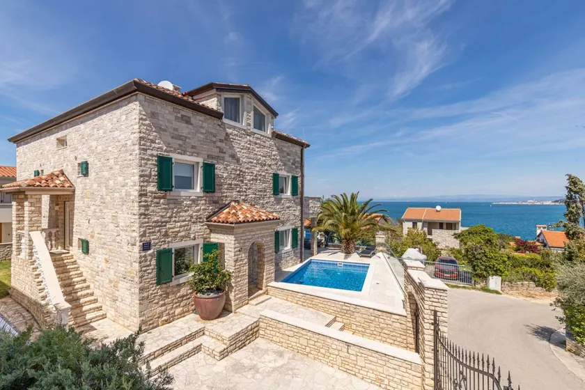 Fully equipped spacious villa with BBQ, private pool & terrace | Beach view - Image 1