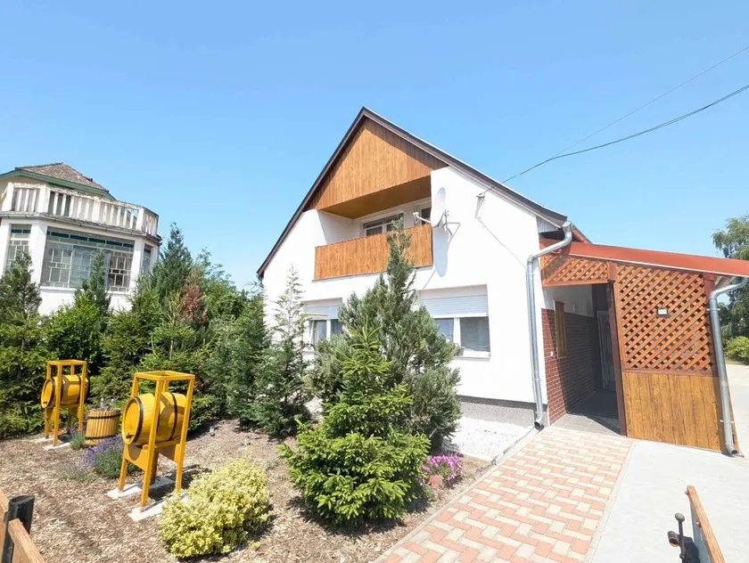 Charming holiday home with terrace & garden | Pets allowed - Image 1