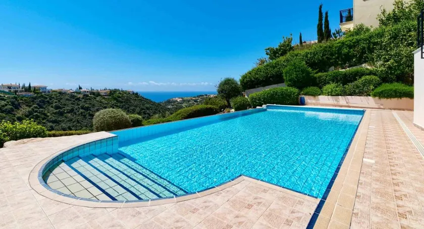Villa con terraza, barbacoa y piscina privada | Vistas al campo de golf - Image 1