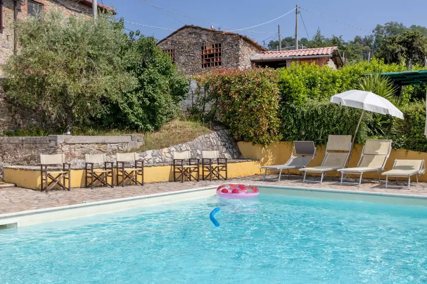 Apartment with pool, barbecue & garden - Image 1