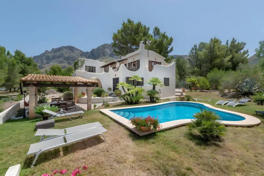 Holiday Home 'Casa Luisa' with Sea View, Private Pool and Wi-Fi - Image 1
