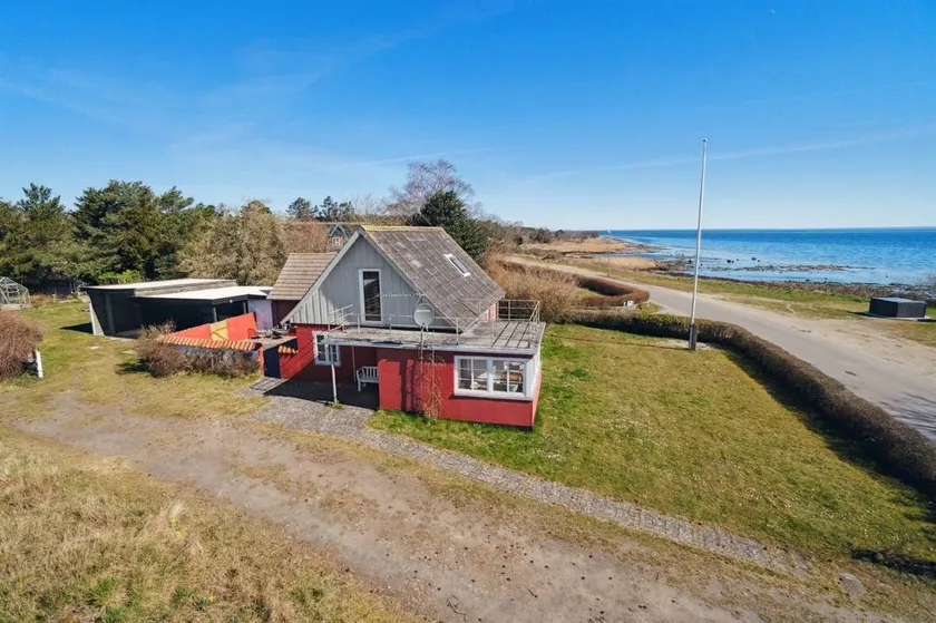 Fully equipped lovely holiday home with BBQ & terrace | Sea view | Beach nearby | Dogs allowed - Image 1