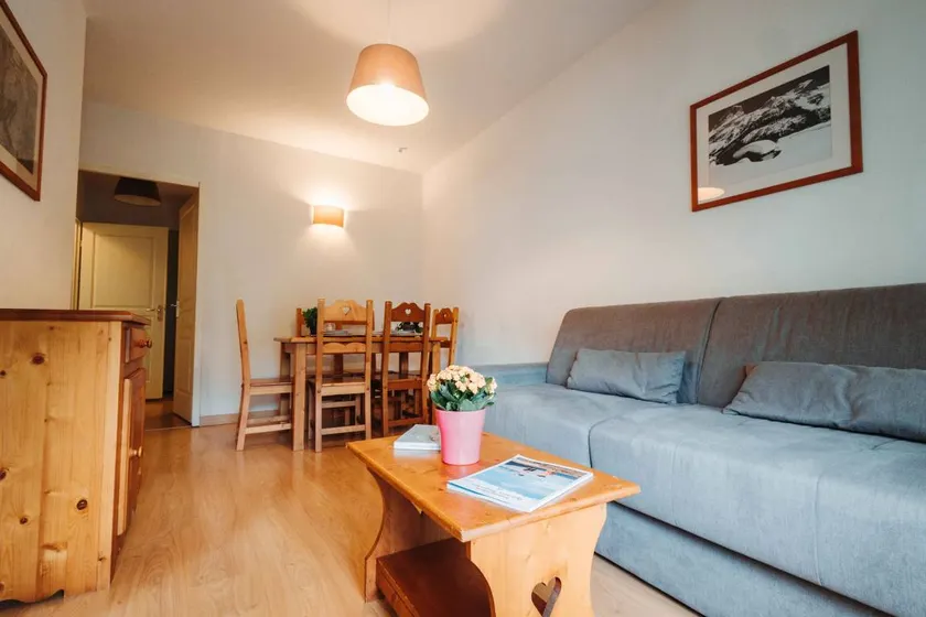 Child-friendly beautiful flat with terrace & pool | Ski nearby - Image 1