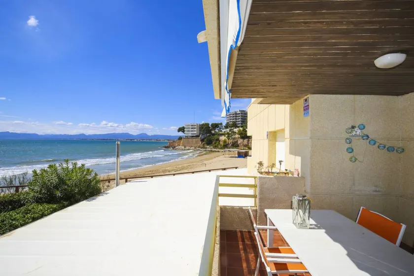 Charming flat with pool, garden & terrace | Next to the beach - Image 1